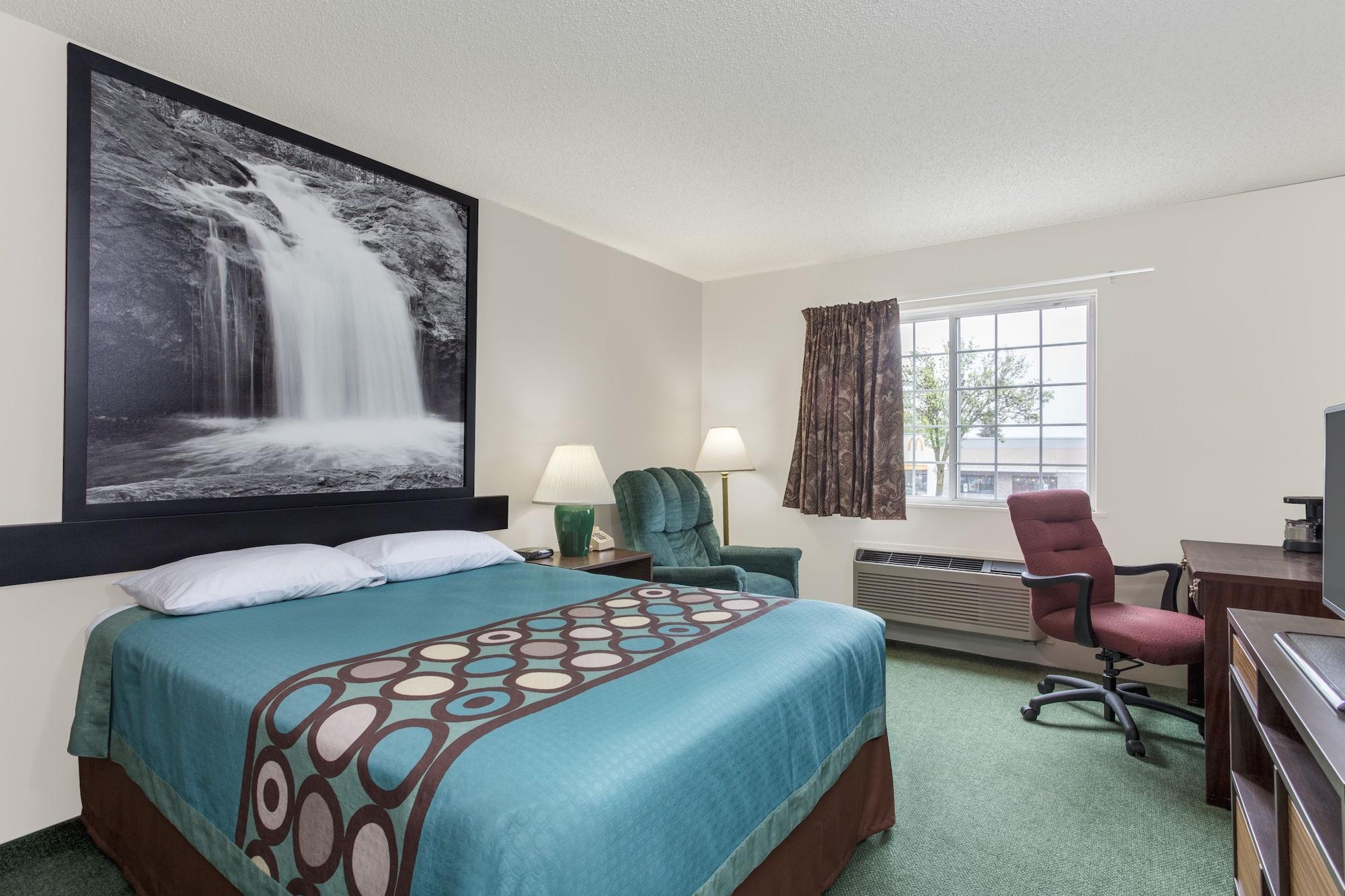 Super 8 By Wyndham Reedsburg Hotel Exterior photo