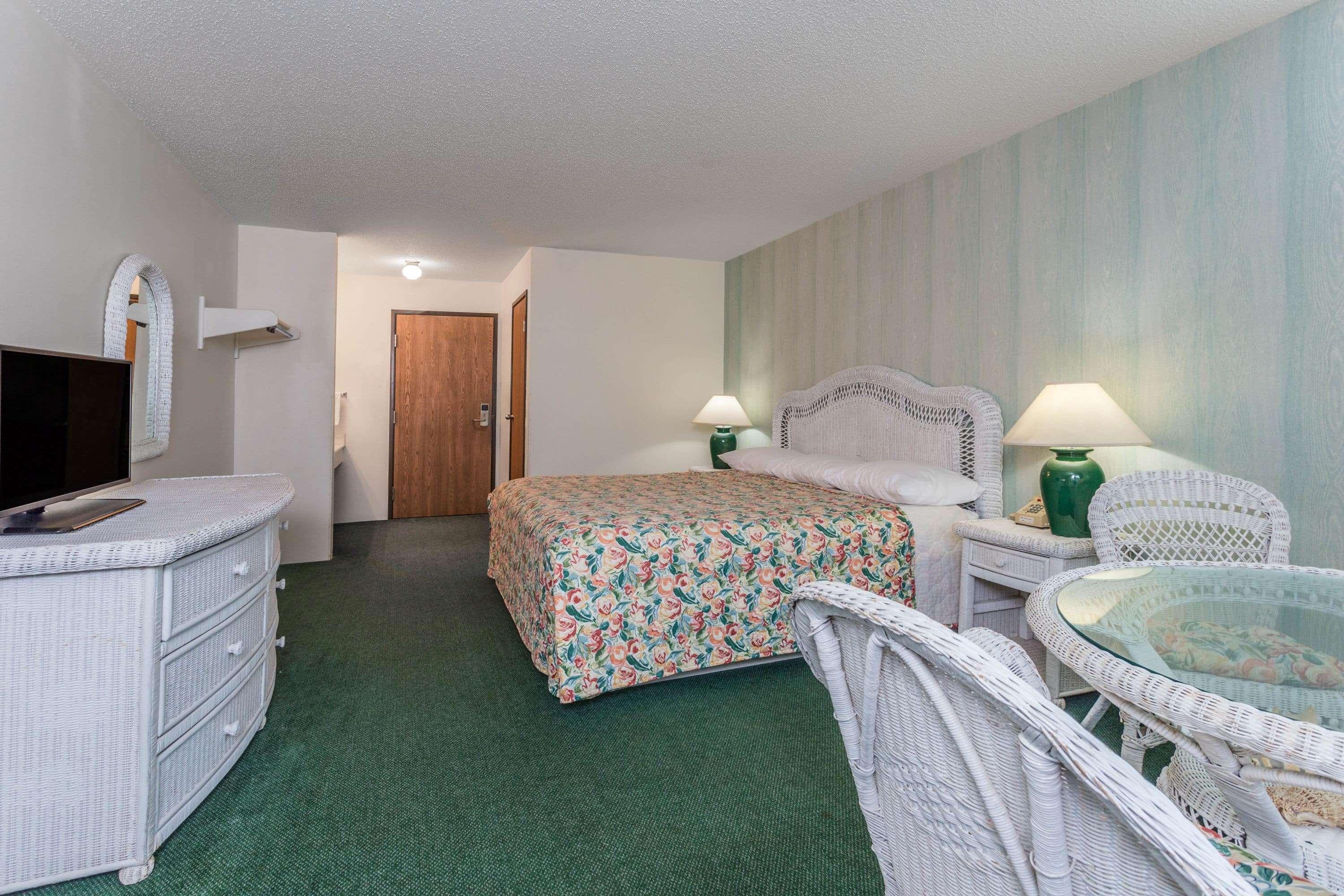 Super 8 By Wyndham Reedsburg Hotel Exterior photo