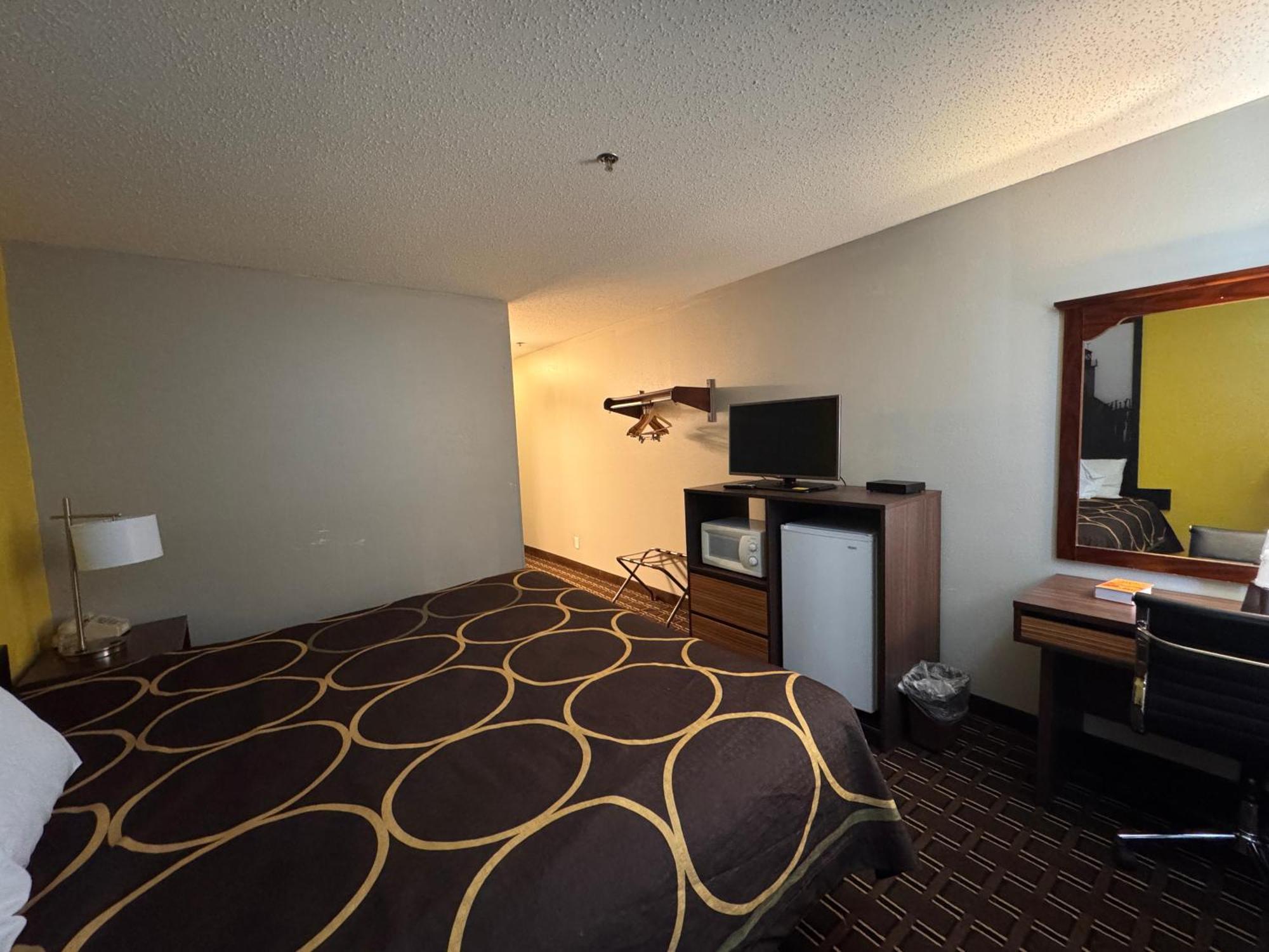 Super 8 By Wyndham Reedsburg Hotel Exterior photo