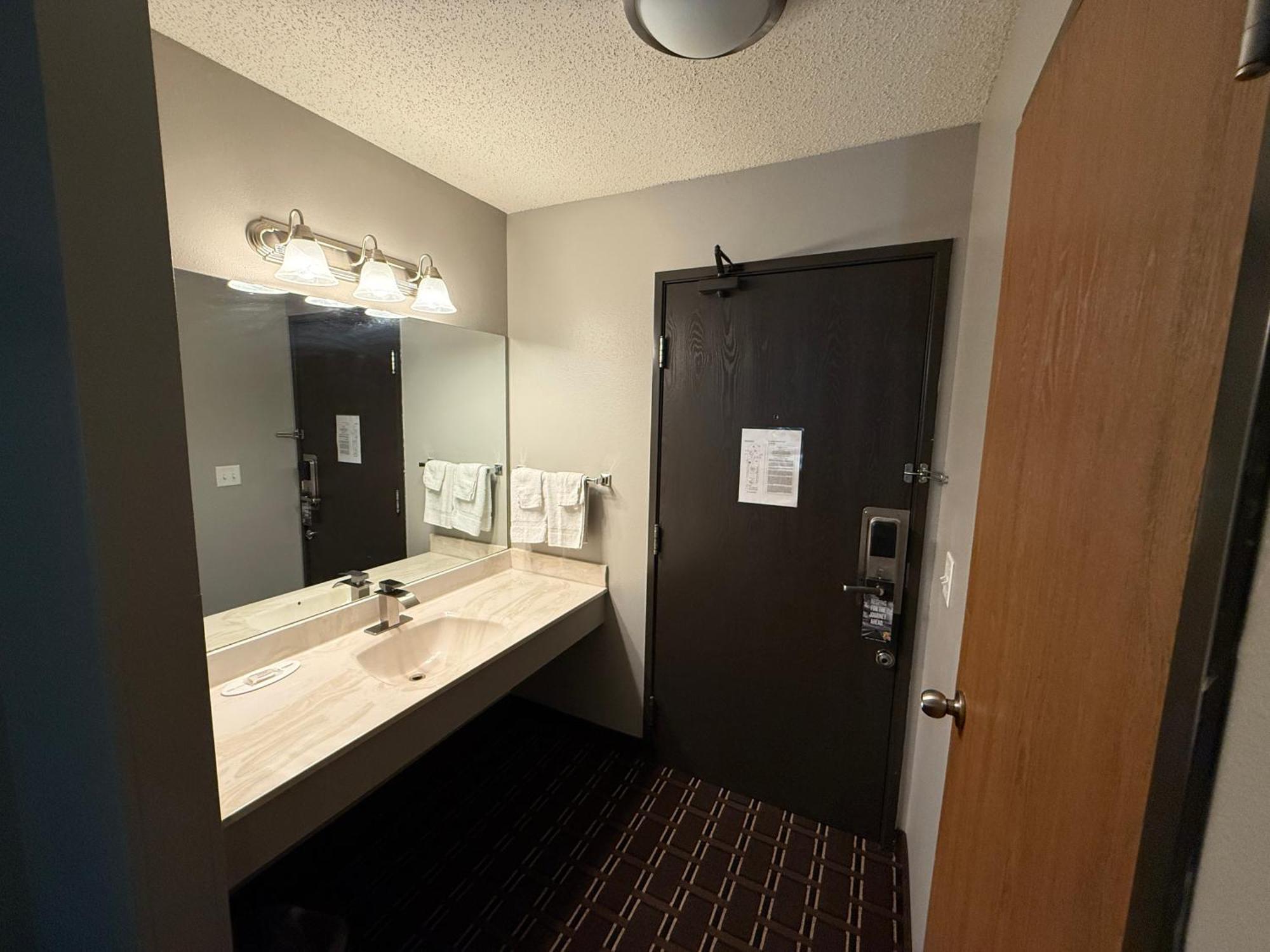 Super 8 By Wyndham Reedsburg Hotel Exterior photo