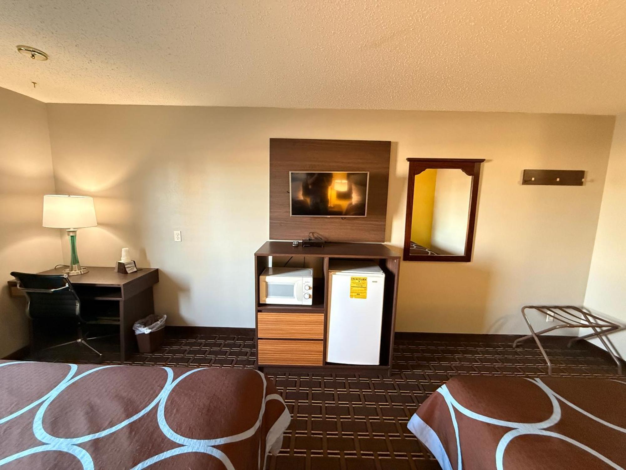 Super 8 By Wyndham Reedsburg Hotel Exterior photo