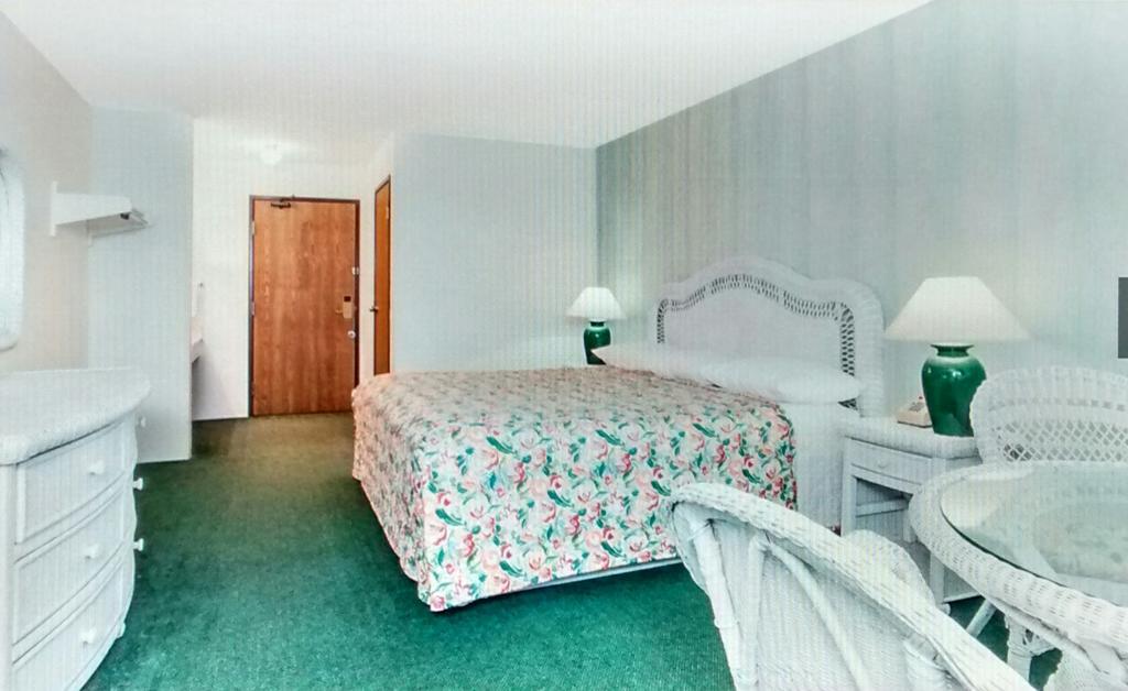 Super 8 By Wyndham Reedsburg Hotel Exterior photo
